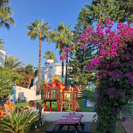Pine Bay Club (adults Only) מלון