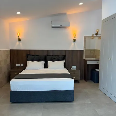 מלון Pine Bay Club (adults Only) 3*