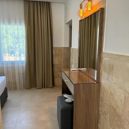 فندق Pine Bay Club (adults Only) Karavas (Northern Cyprus)