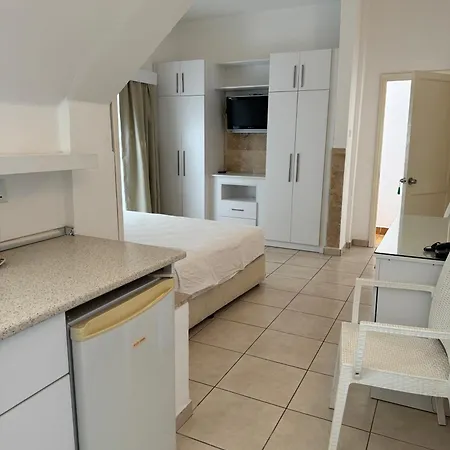 فندق Pine Bay Club (adults Only) Karavas (Northern Cyprus)