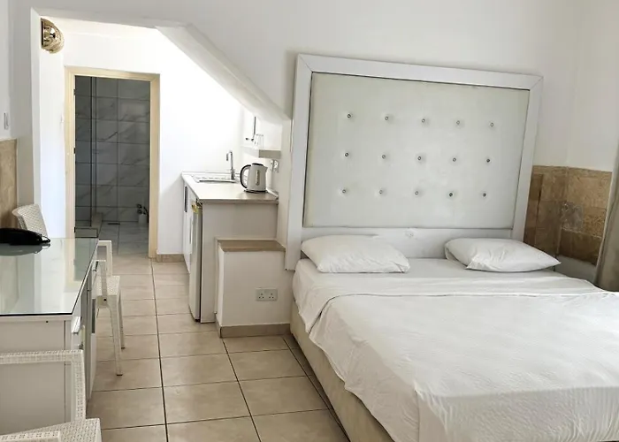 Pine Bay Club (adults Only) 3* Karavas (Northern Cyprus)